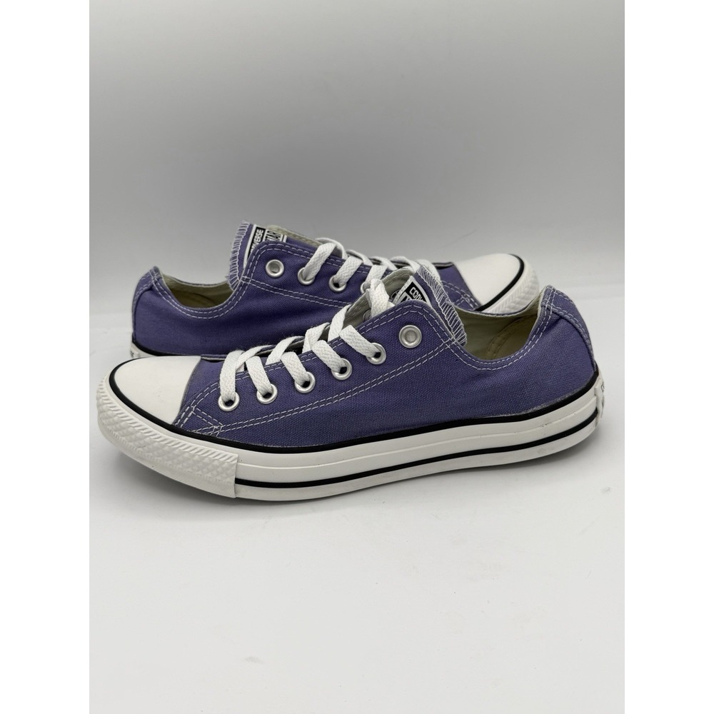 Converse Chuck Taylor All Star Low Top Purple Sneakers (M7,W9)